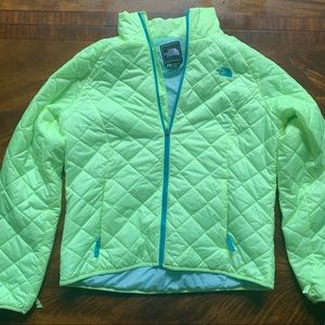 North Face.Women’s L/G. Light Green w/ Aqua Zipper